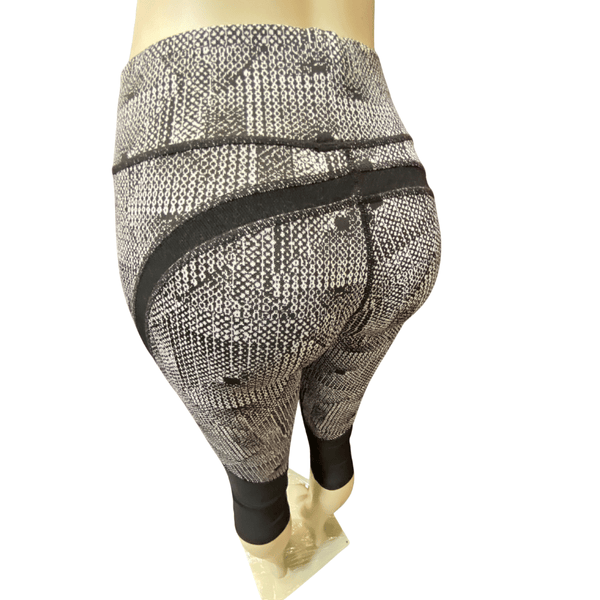 Activewear Capri Leggings 6 Pack  (Size; S/M-L/XL, 3-3 ) Assorted B&W Abstract Prints